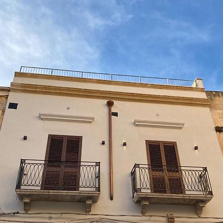 Casa Vacanze Al Trenta3 Марсала Экстерьер фото