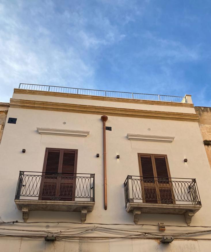 Casa Vacanze Al Trenta3 Марсала Экстерьер фото